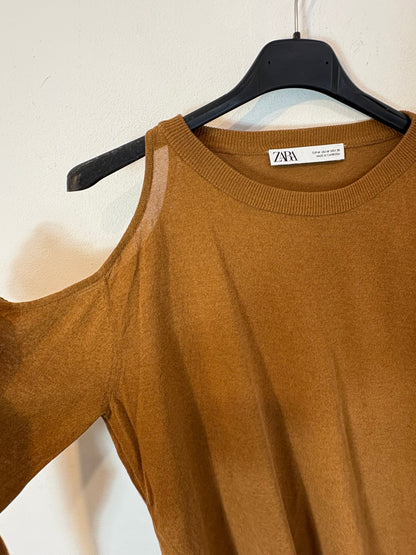 ZARA.  top fino camel hombros