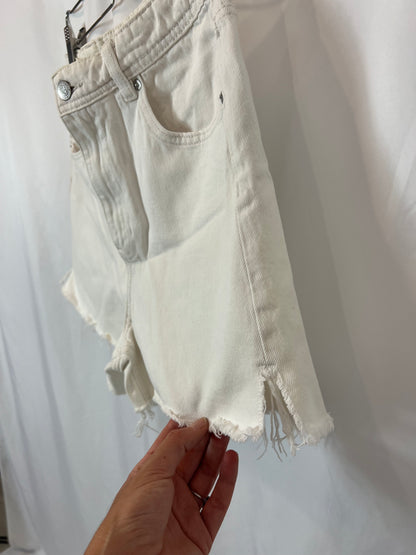 GREEN COAST. White denim shorts. T 38