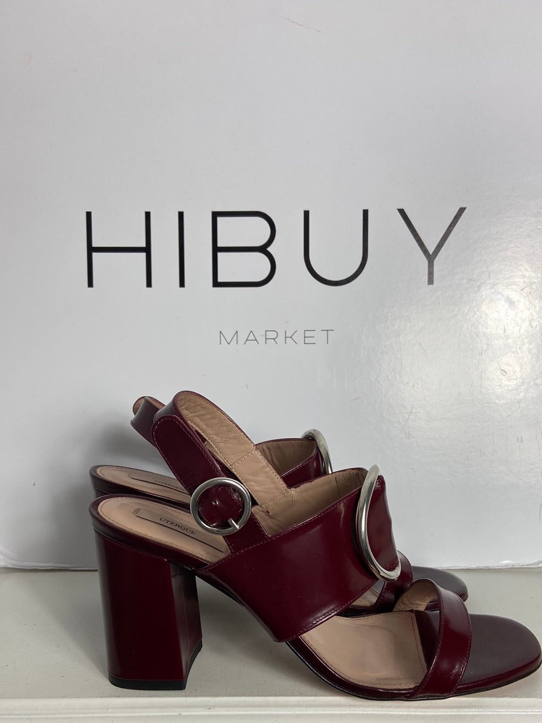 UTERQÜE. Sandalia burdeos hebilla. T 41