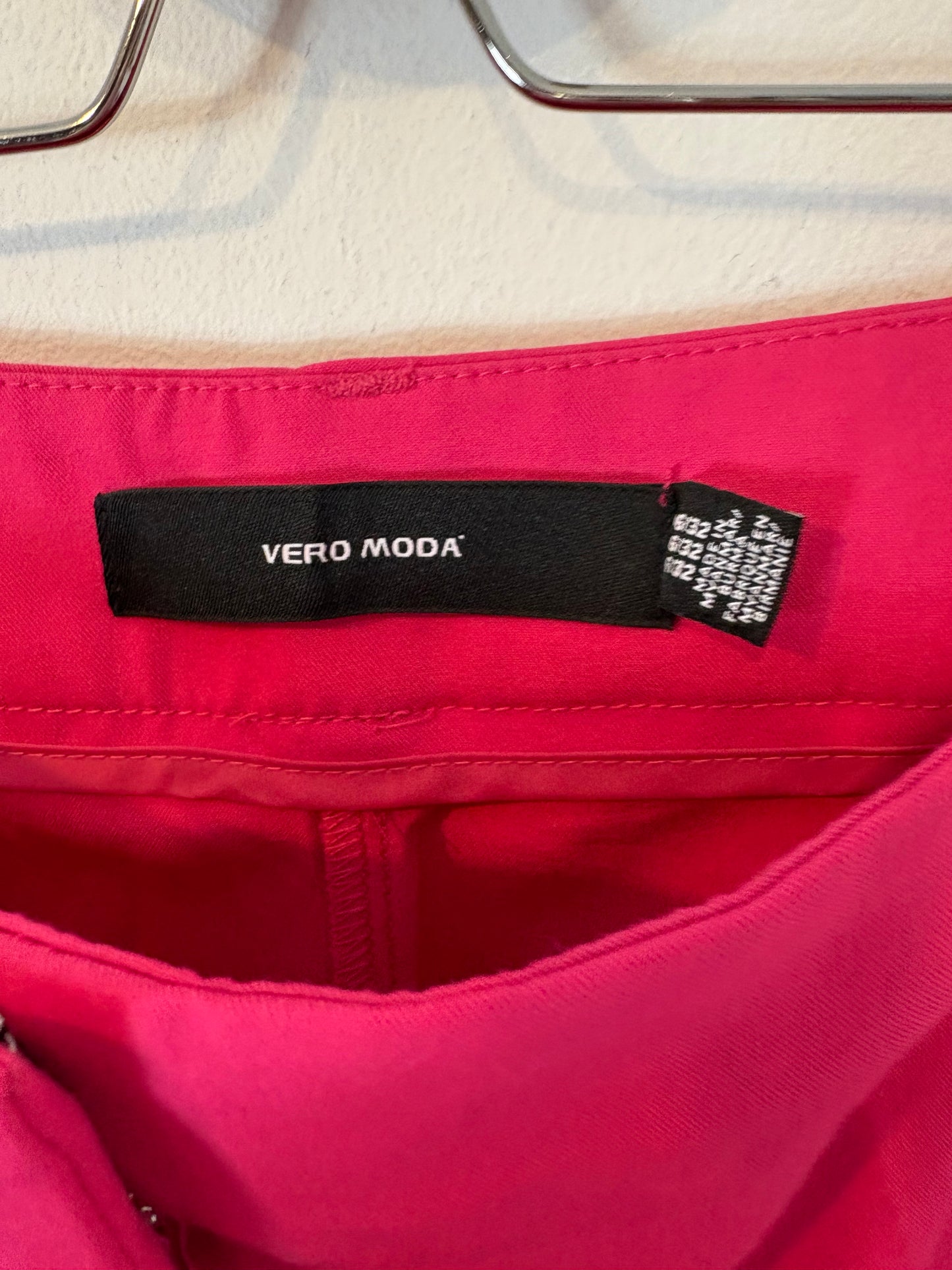 VERO MODA. Fuchsia suit jacket. Size 36