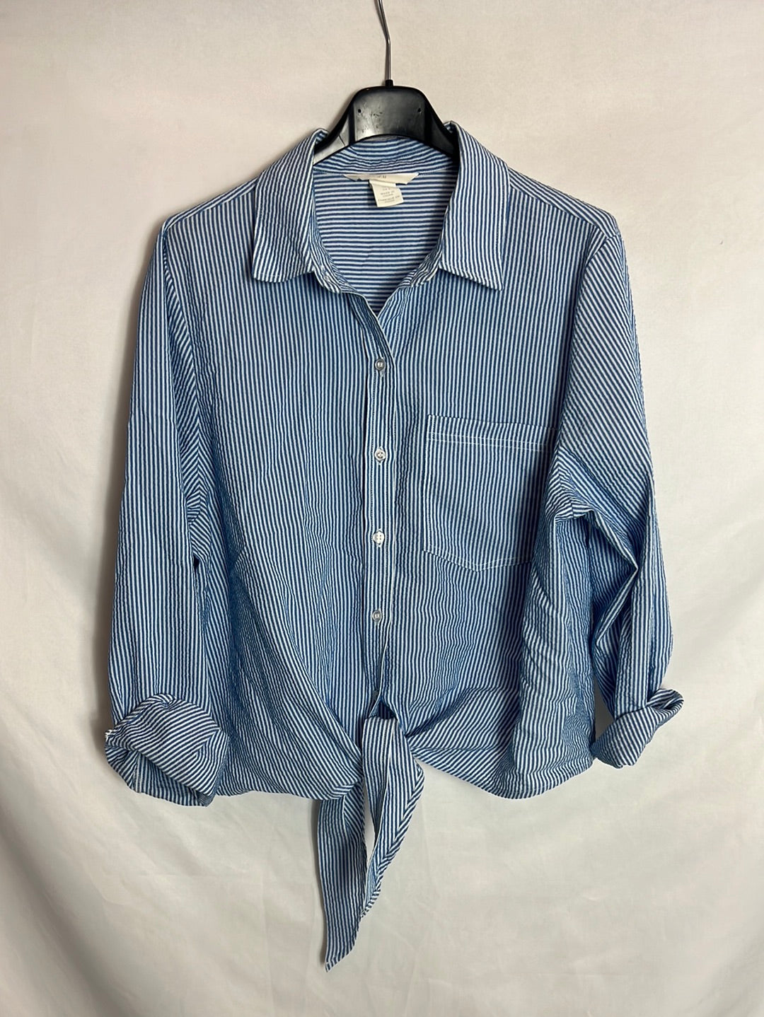 H&amp;M. Striped knotted blouse. Size 40