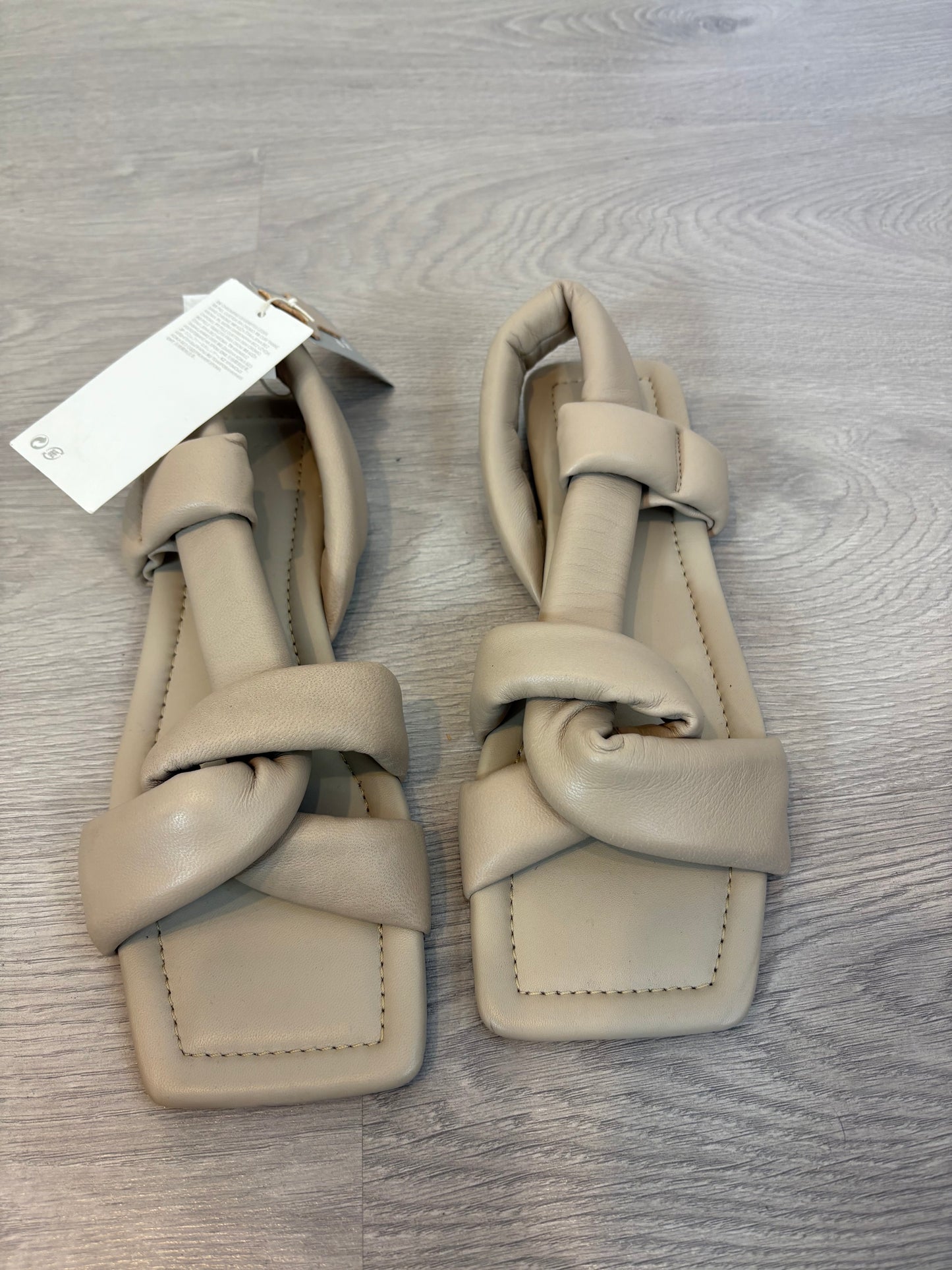 H&M. Sandalia piel cruzadas beige. T 39