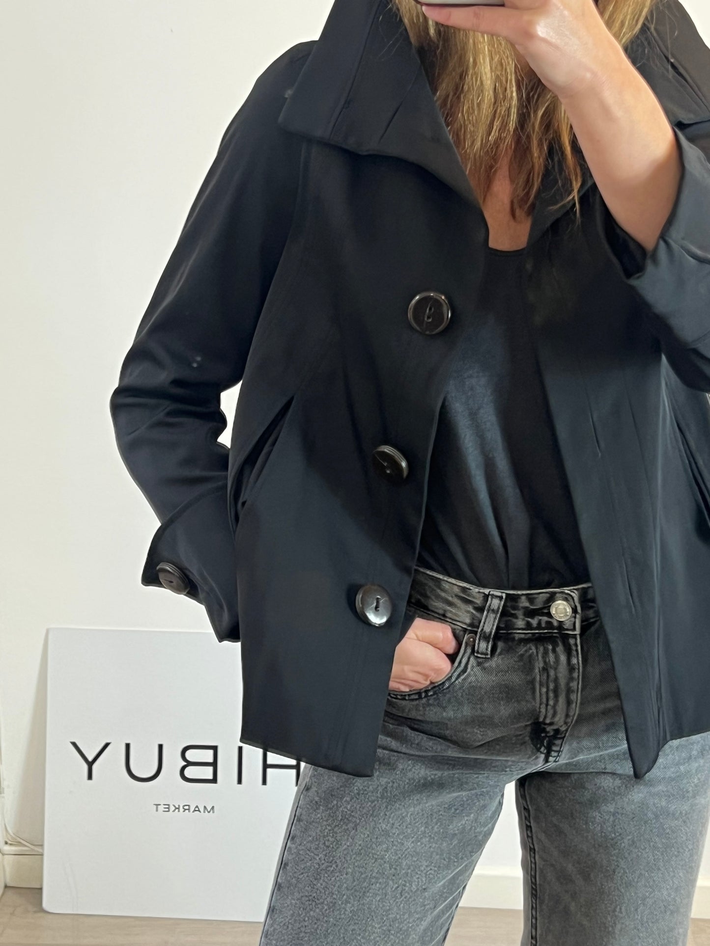 ZARA. Chaqueta negra textura detalle botones. T XS