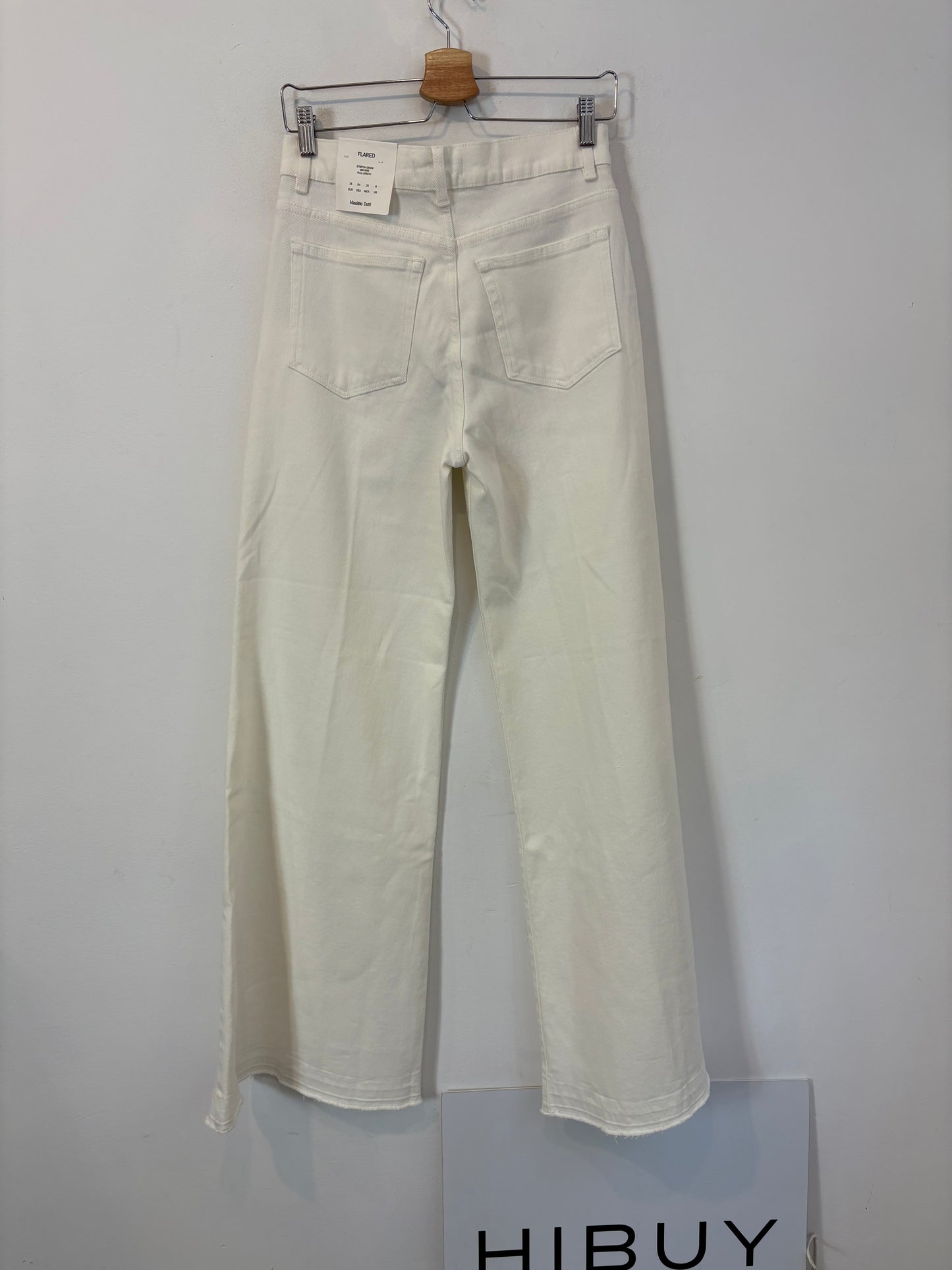 MASSIMO DUTTI. Denim blanco pata ancha