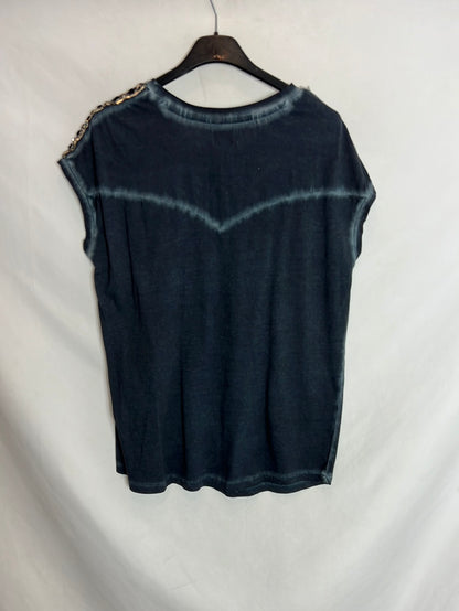 BIMBA Y LOLA. Camiseta azul detales lentejuelas. T M