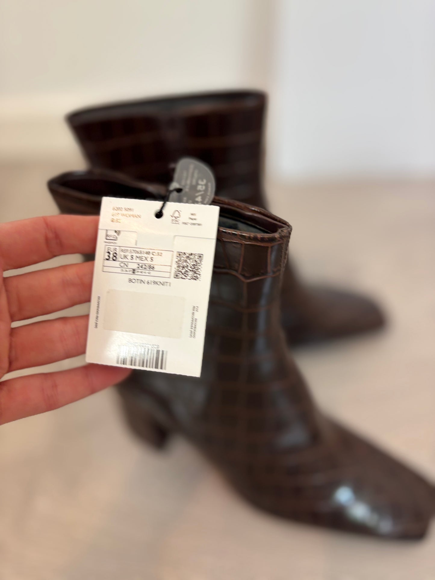 MANGO. Botines marrones textura. T 38