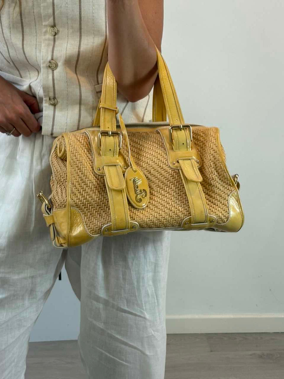 BALLY. Bolso amarillo doble textura