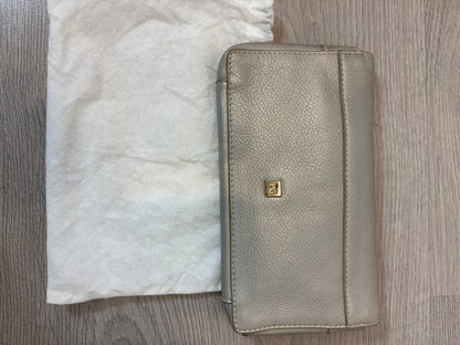 PURIFICACIÓN GARCIA. Cartera de mano piel gris
