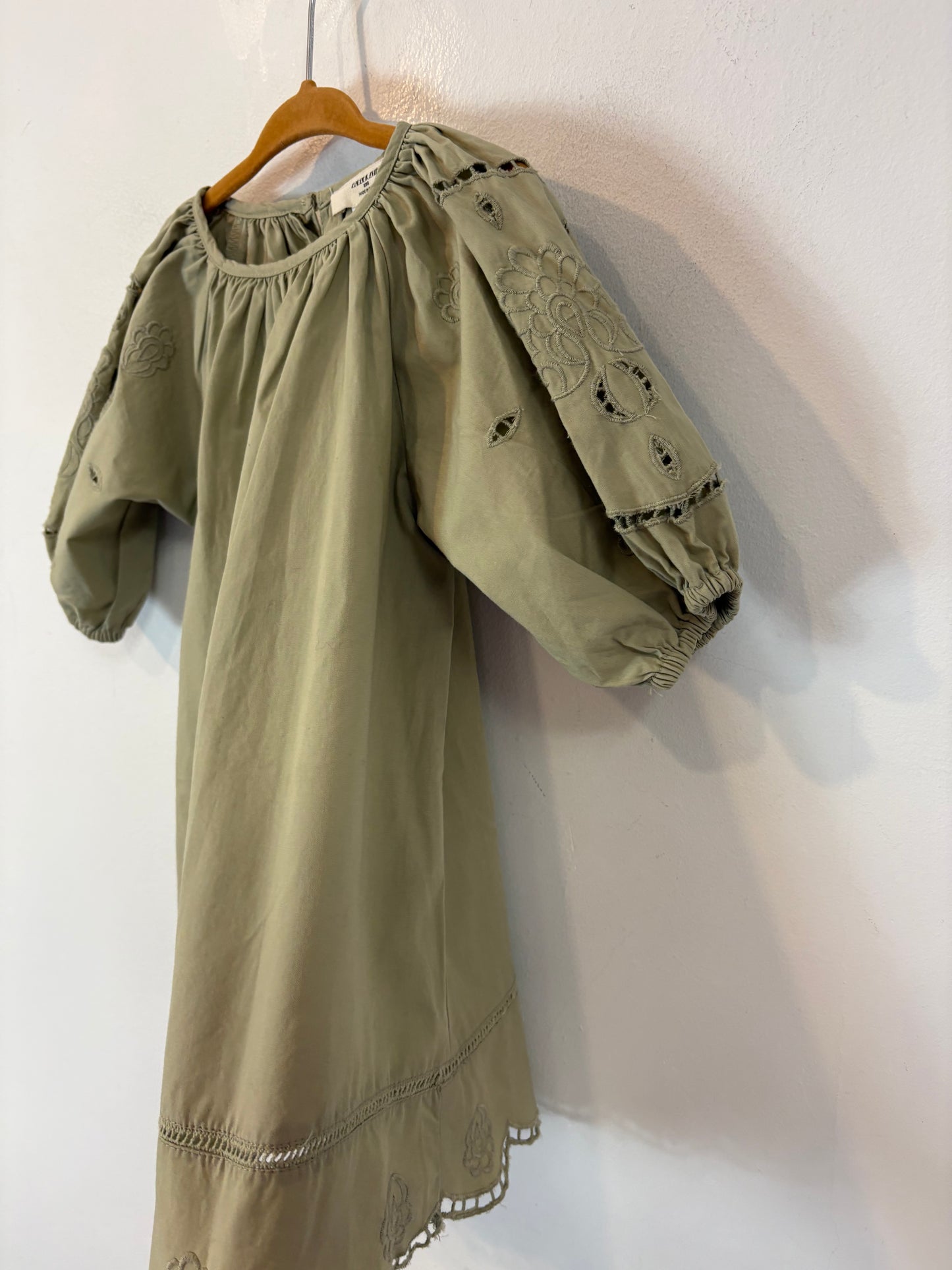 ZARA HOME. Vestido niña verde detalle manga. T 1-2 años