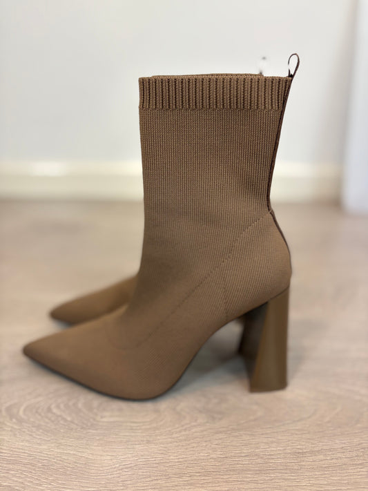 ´ZARA. Botin beige elástico. T 38