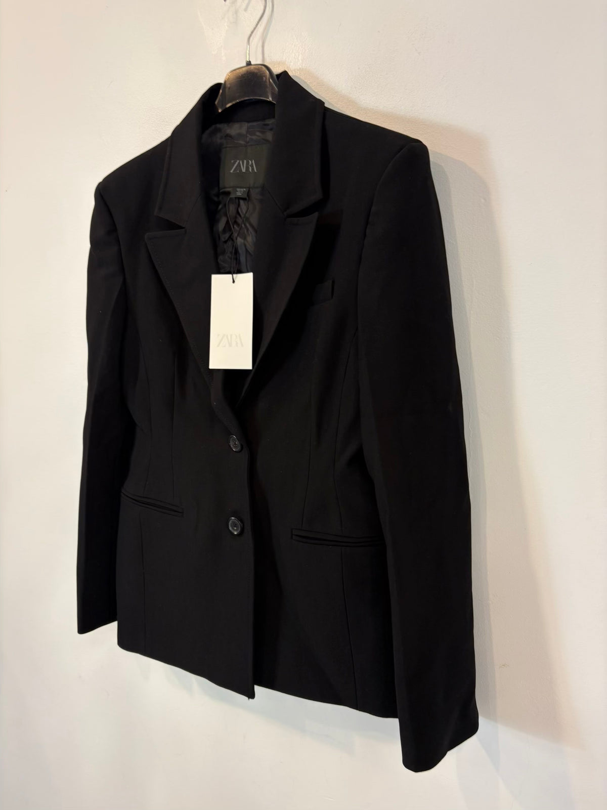 ZARA. Blazer negra detalle cintura