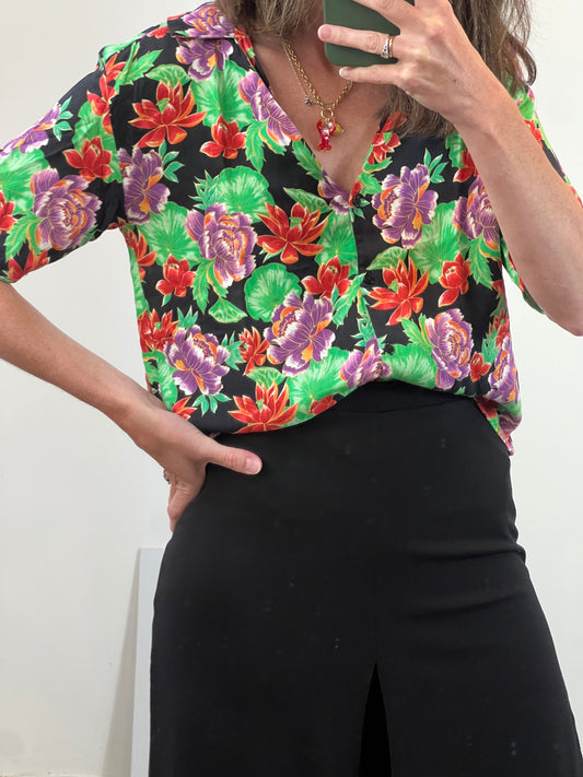 ZARA. blusa negra flores T.xs