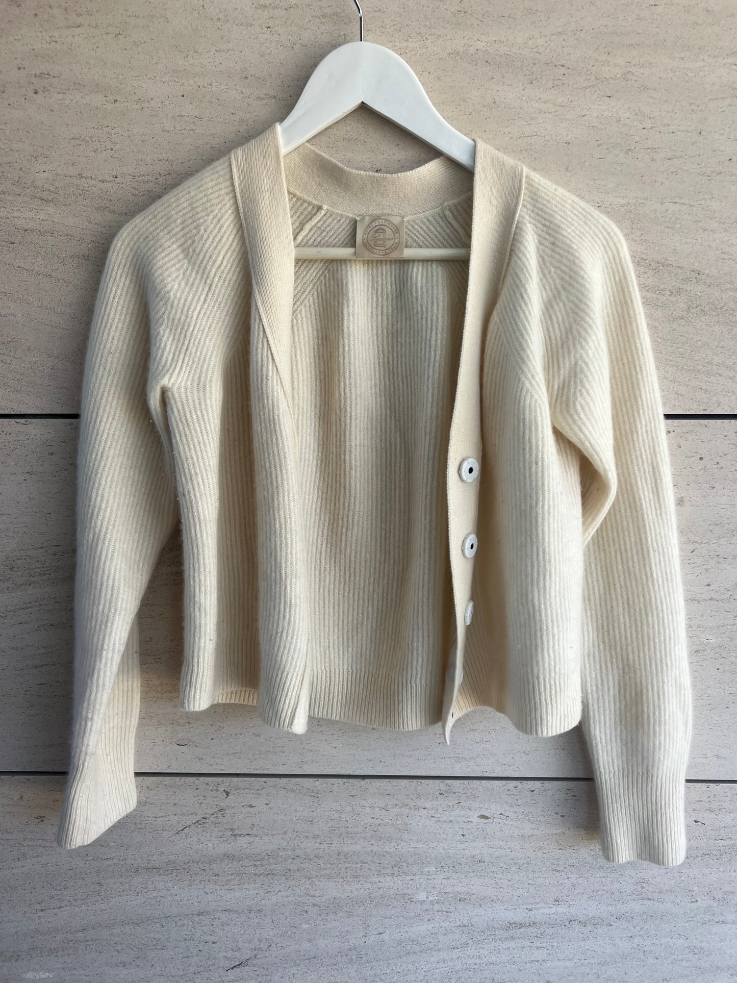 HOTEL PARTICULIER. Light beige cashmere cardigan. TS