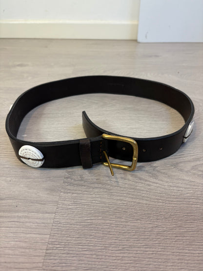 OTRAS. Cinturón piel detalles