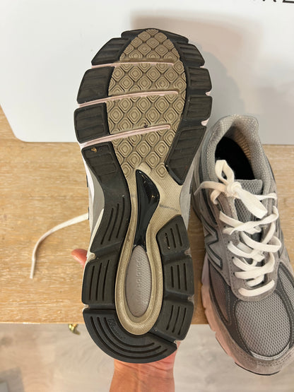 NEW BALANCE. Zapatillas grises texturas. T 38.5