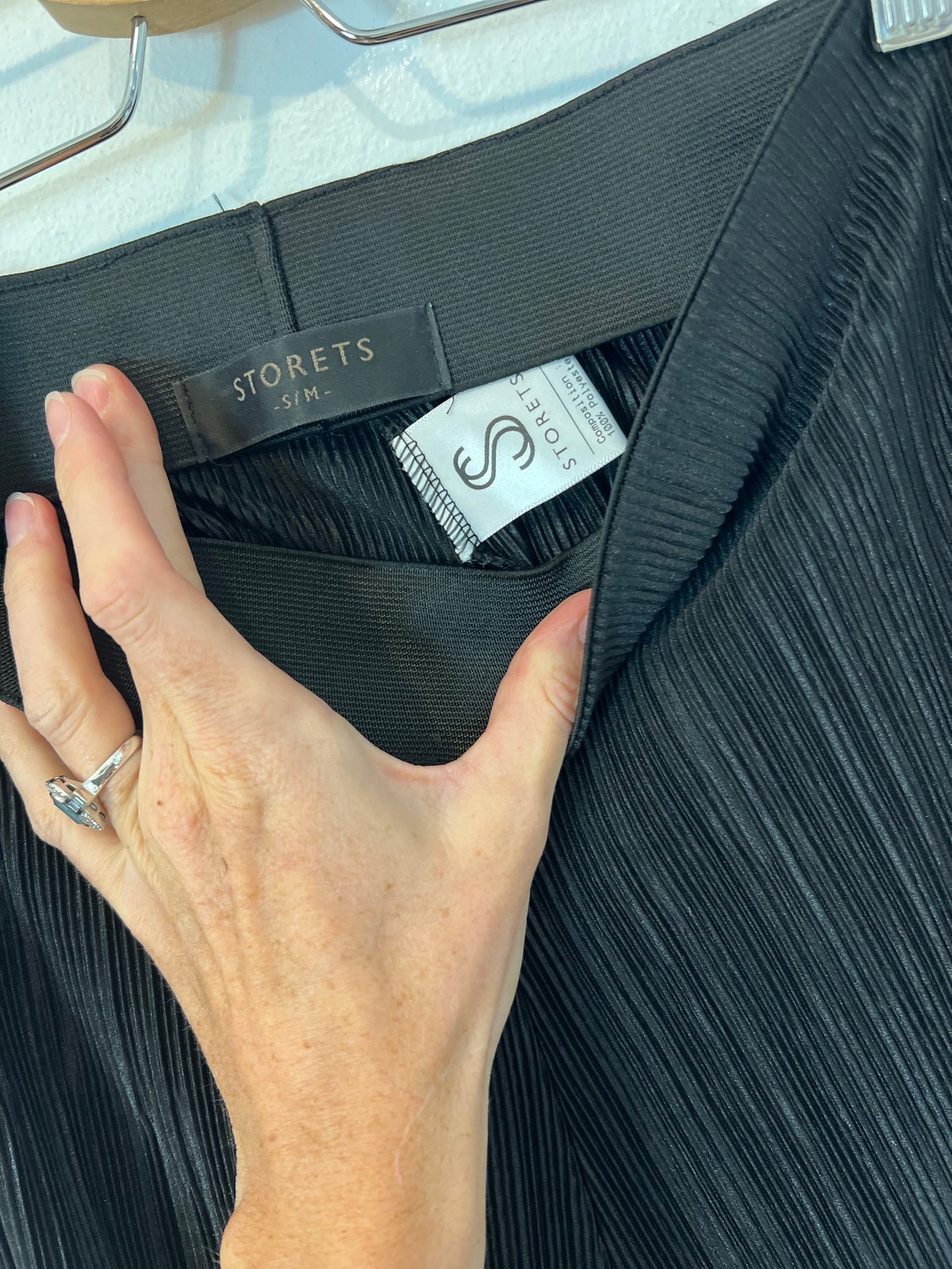 STORETS. Pantalón negro plisado Ts/m