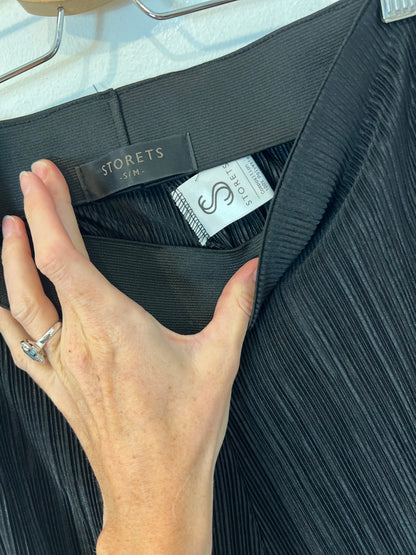 STORETS. Pantalón negro plisado Ts/m