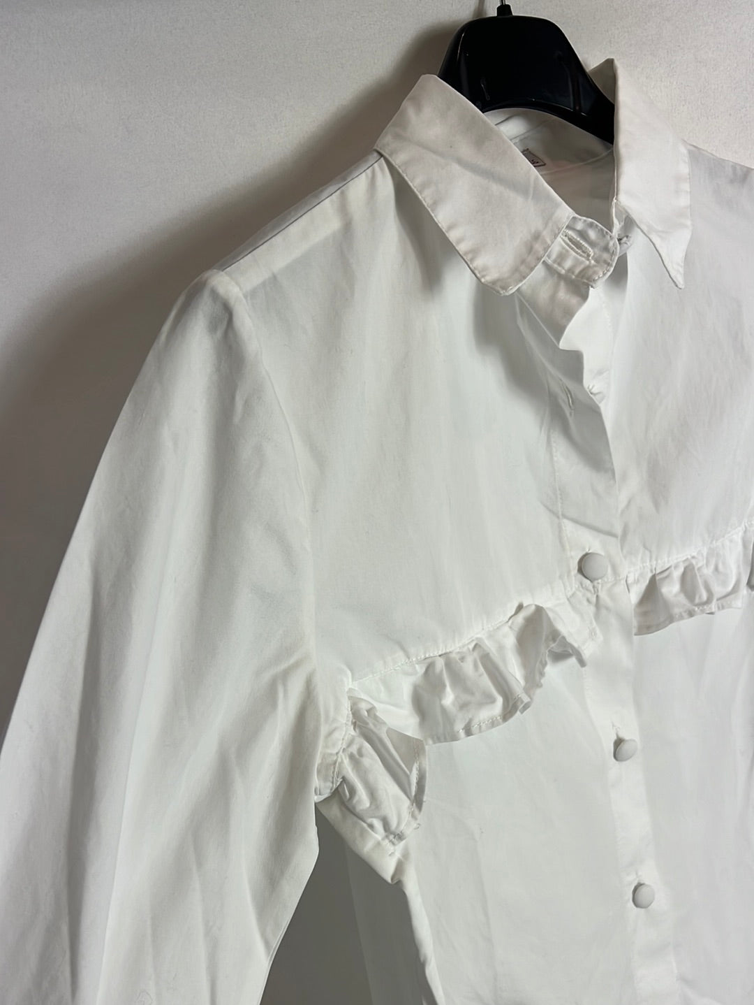 BANOFFEE. Ruffled bank shirt Tu(S)