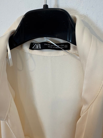 ZARA. Mono beige satinado. T XS