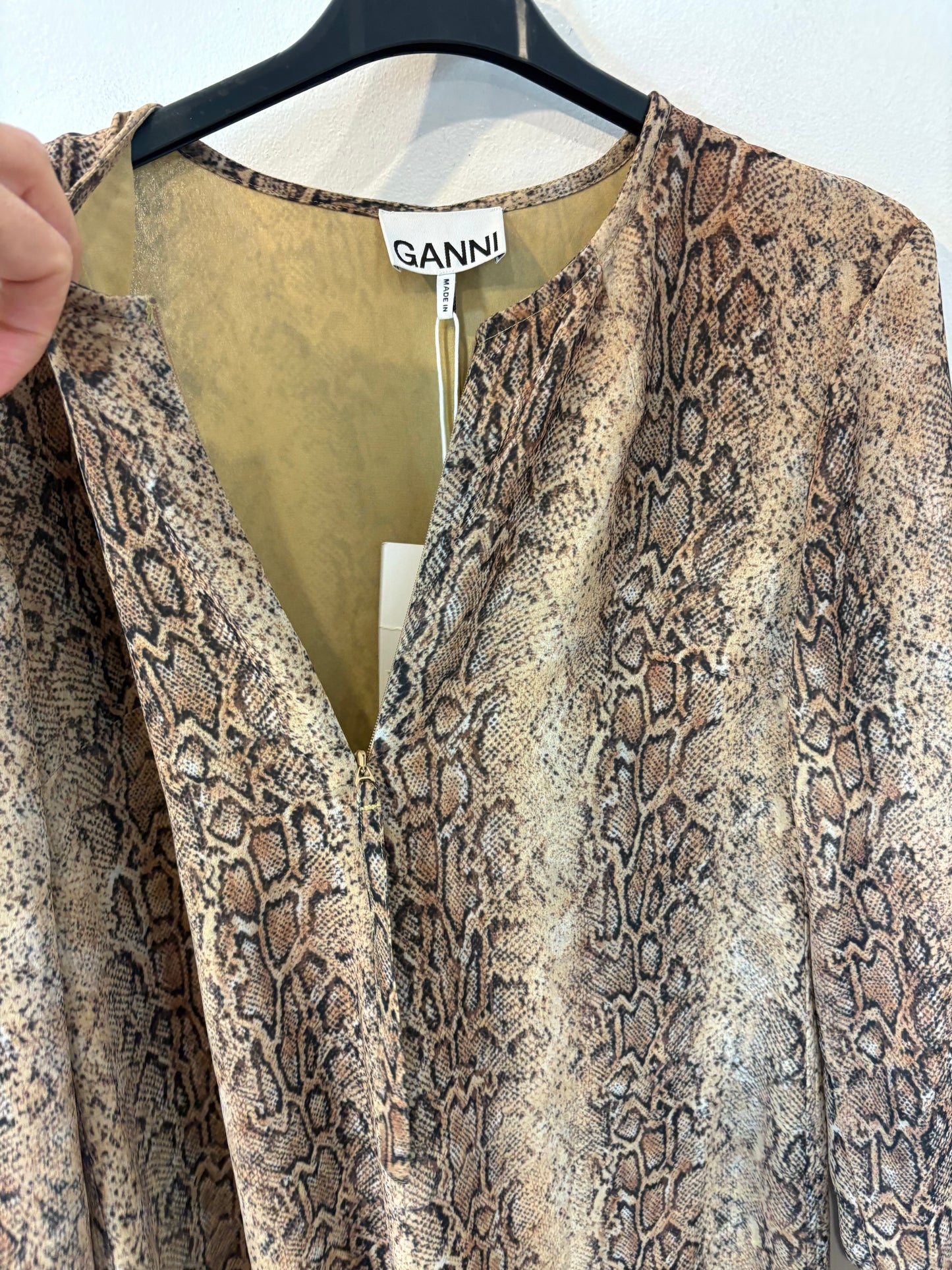 GANNI. Vestido largo snake print