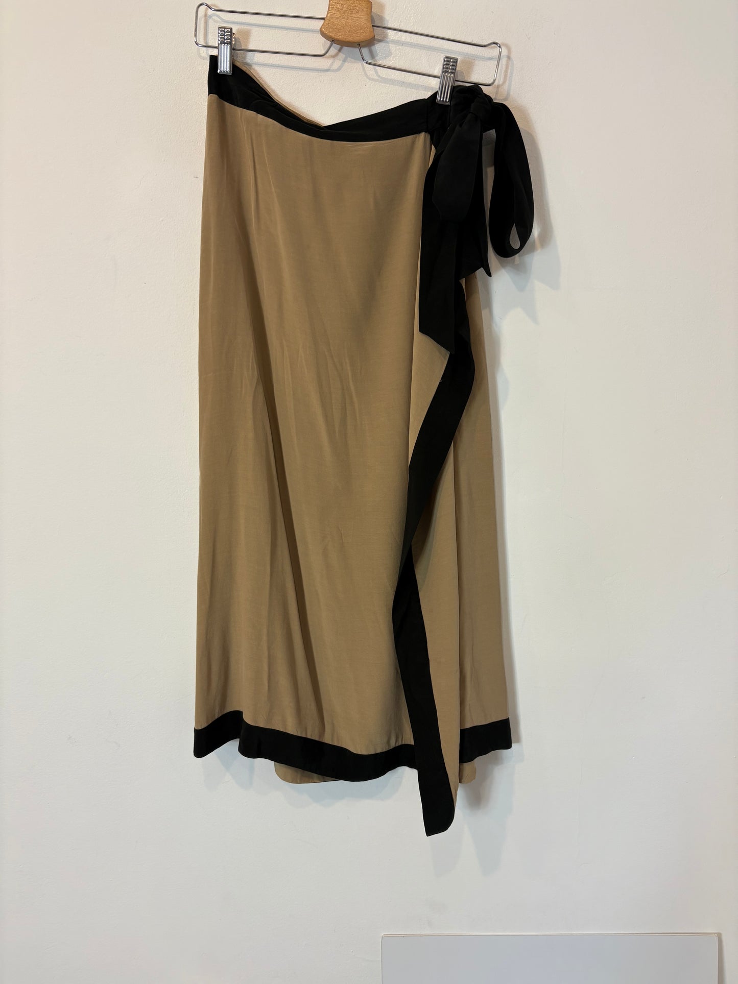 MASSIMO DUTTI. Falda midi fluida bicolor