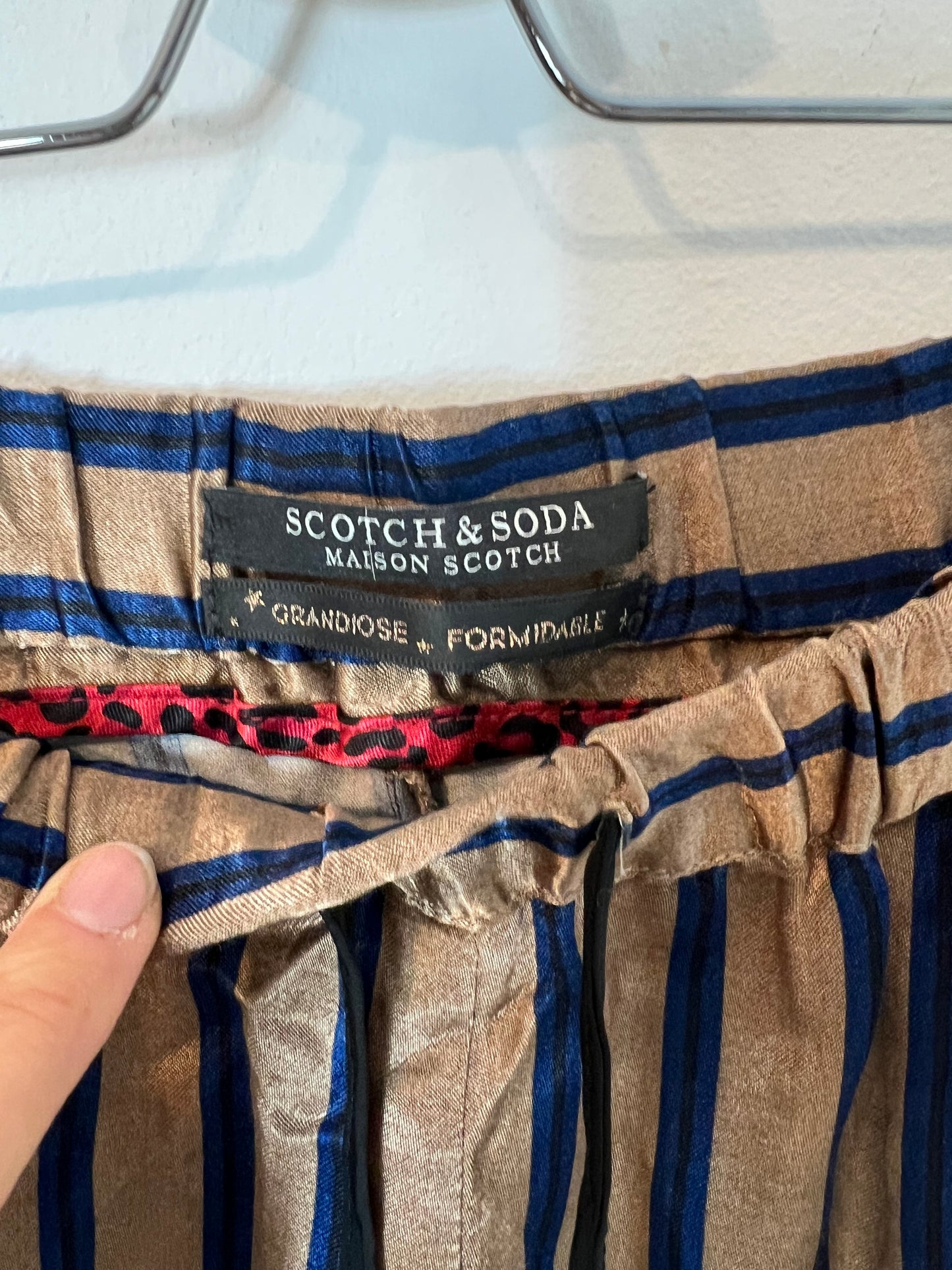 SCOTCH&amp;SODA .Pabtalon satin stripes. TM