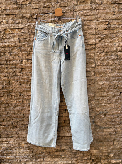 LEVI'S. Pantalón denim culotte T.24