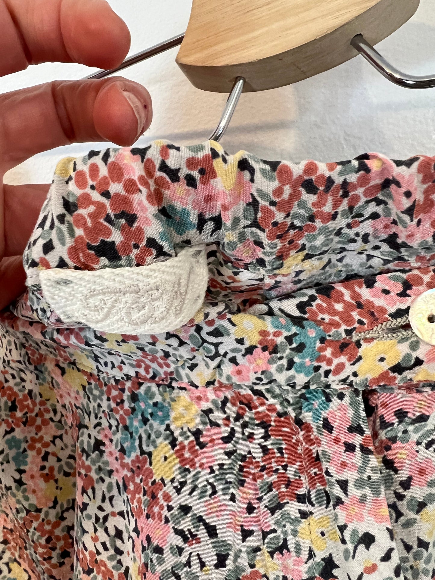 TCN. Pantalón corto seda. T 38