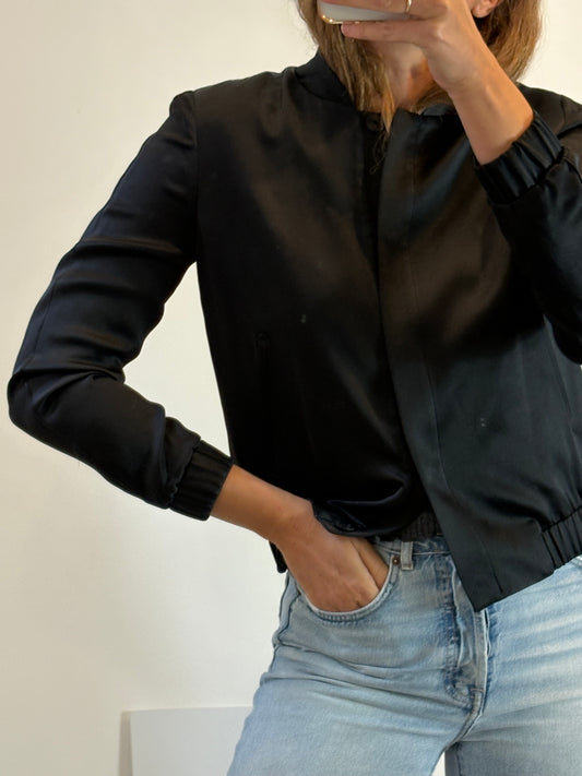 MASSIMO DUTTI. Chaqueta negra fluida estilo bomber