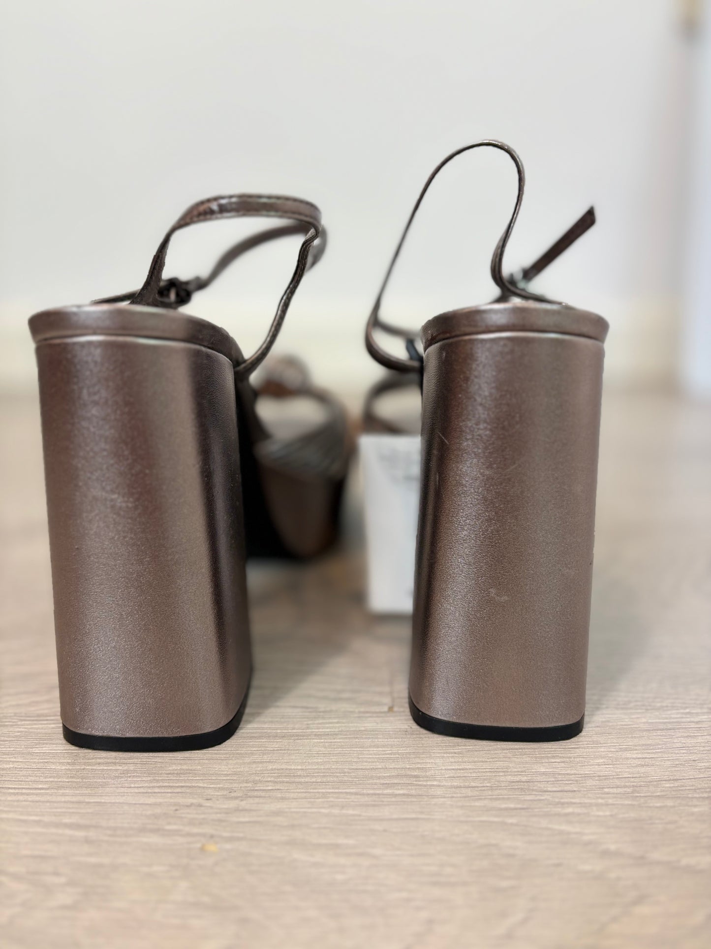 MANGO. Silver knot sandal size 38