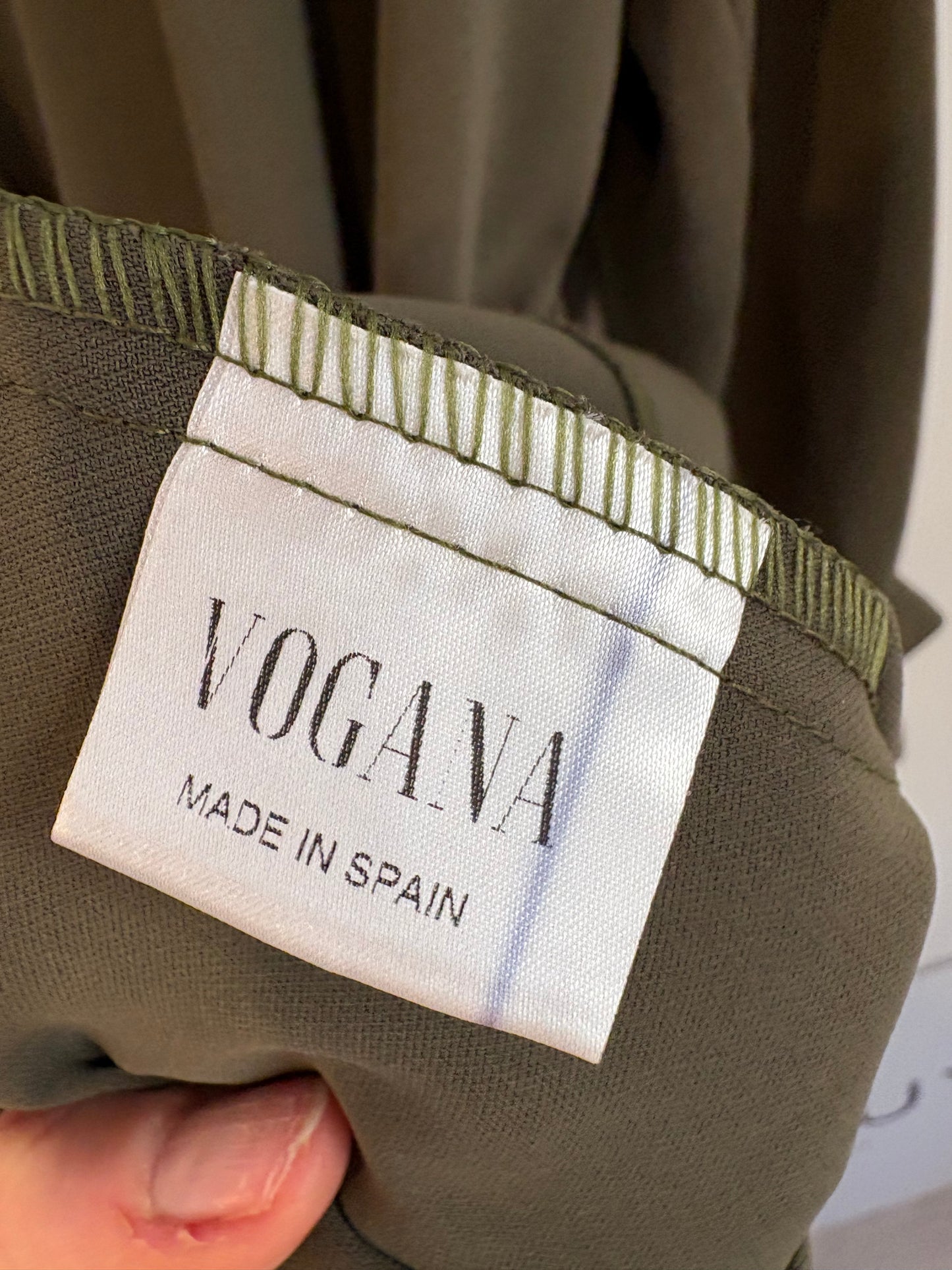 VOGANA. Total look verde fluido