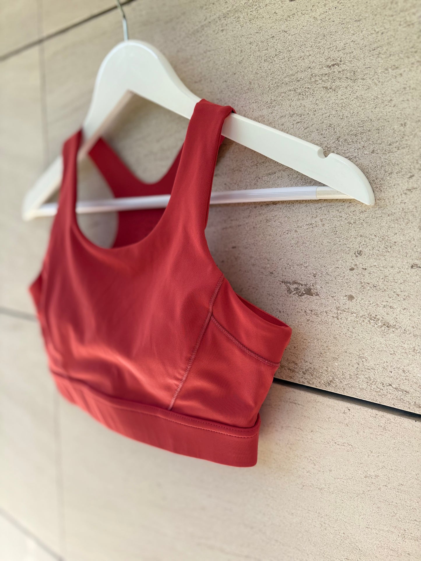 BORN LIVING YOGA. Top rojo deporte. T S