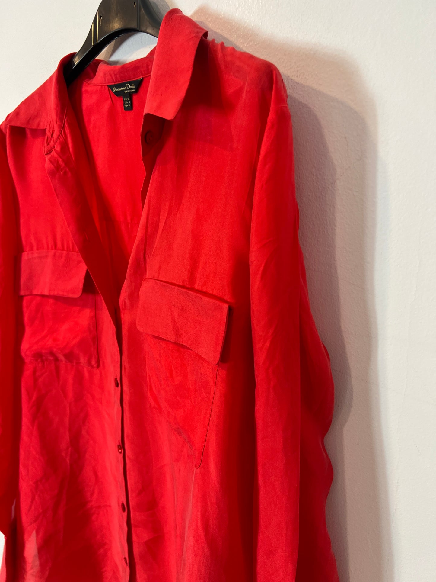 MASSIMO DUTTI. Red fluid silk blouse, size 38