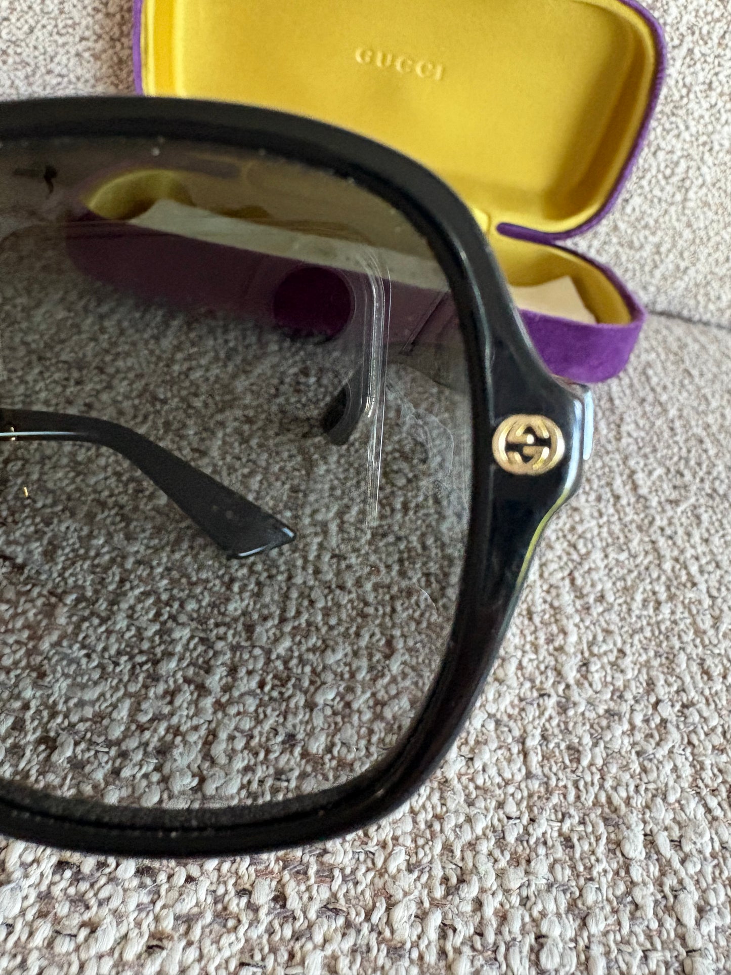 GUCCI. Gafas de sol negras