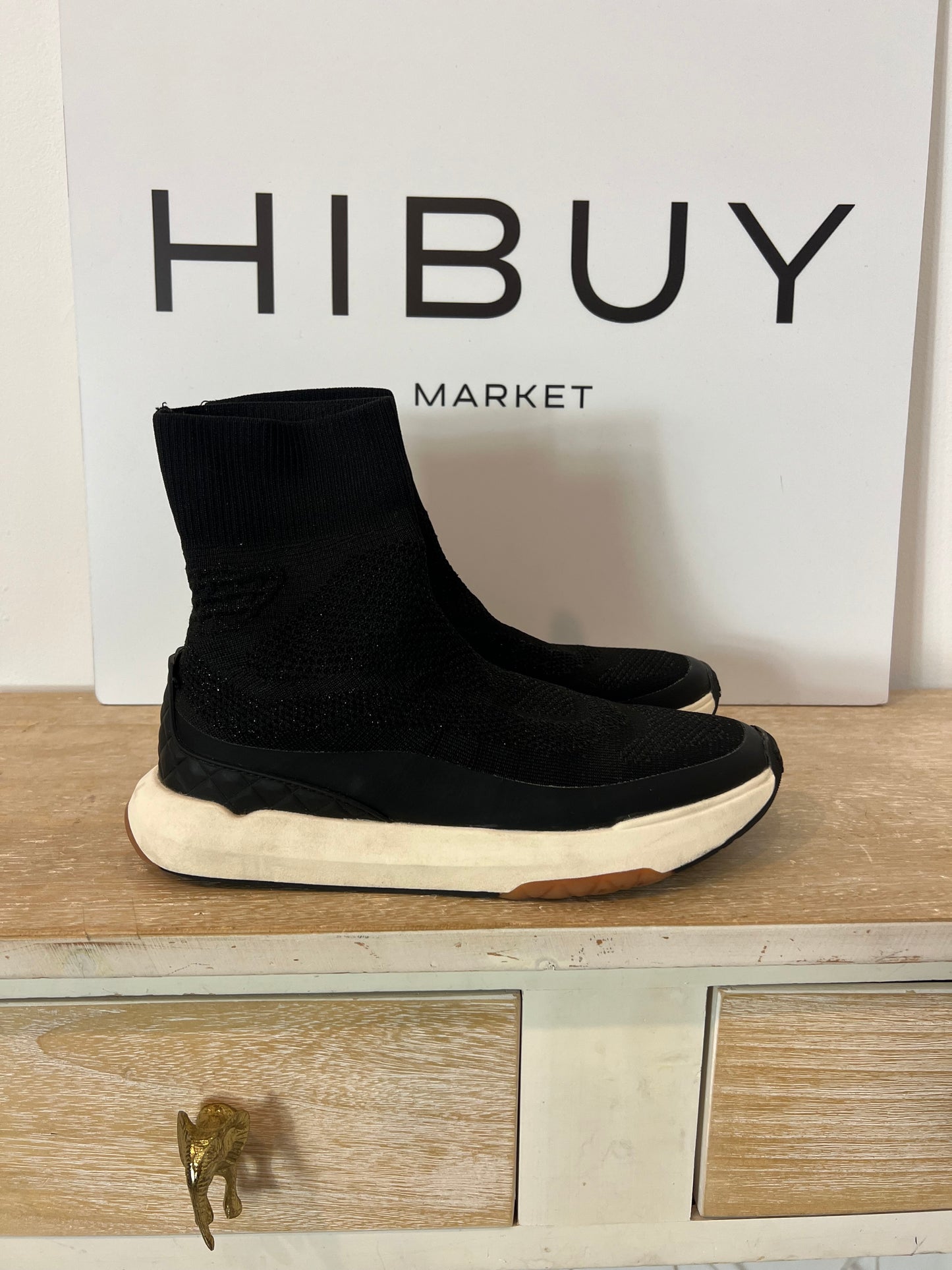 ZARA. Zapatillas elásticas textura. T 40