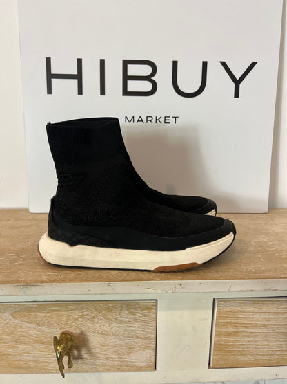 ZARA. Zapatillas elásticas textura. T 40