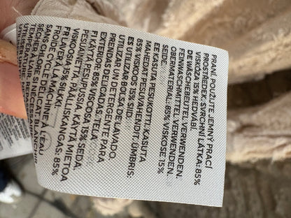 H&M. Vestido midi con seda