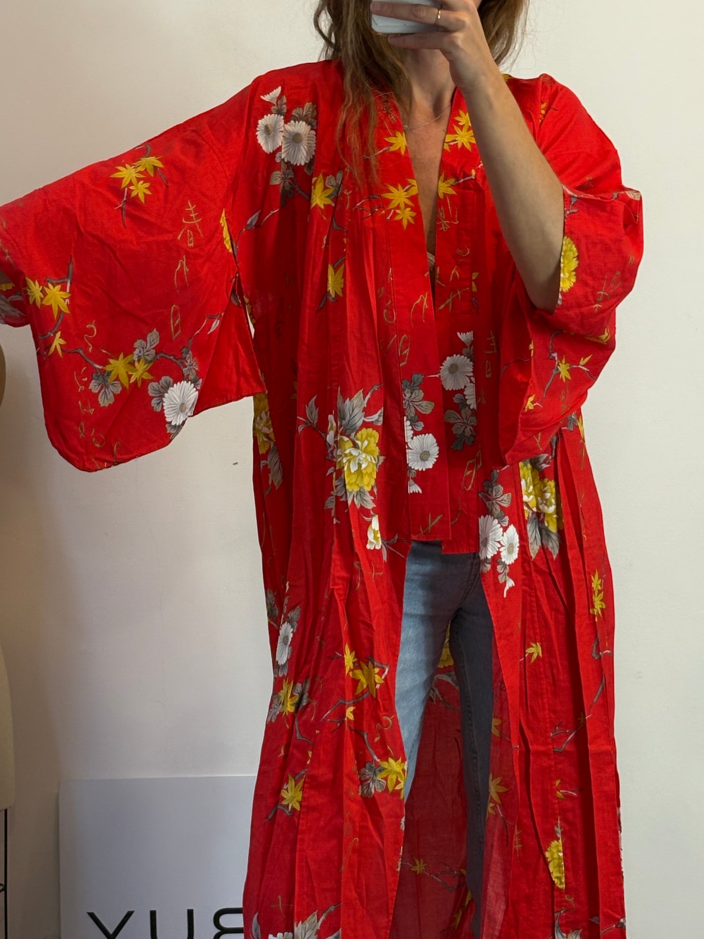 Kimono japonés rojo estampado