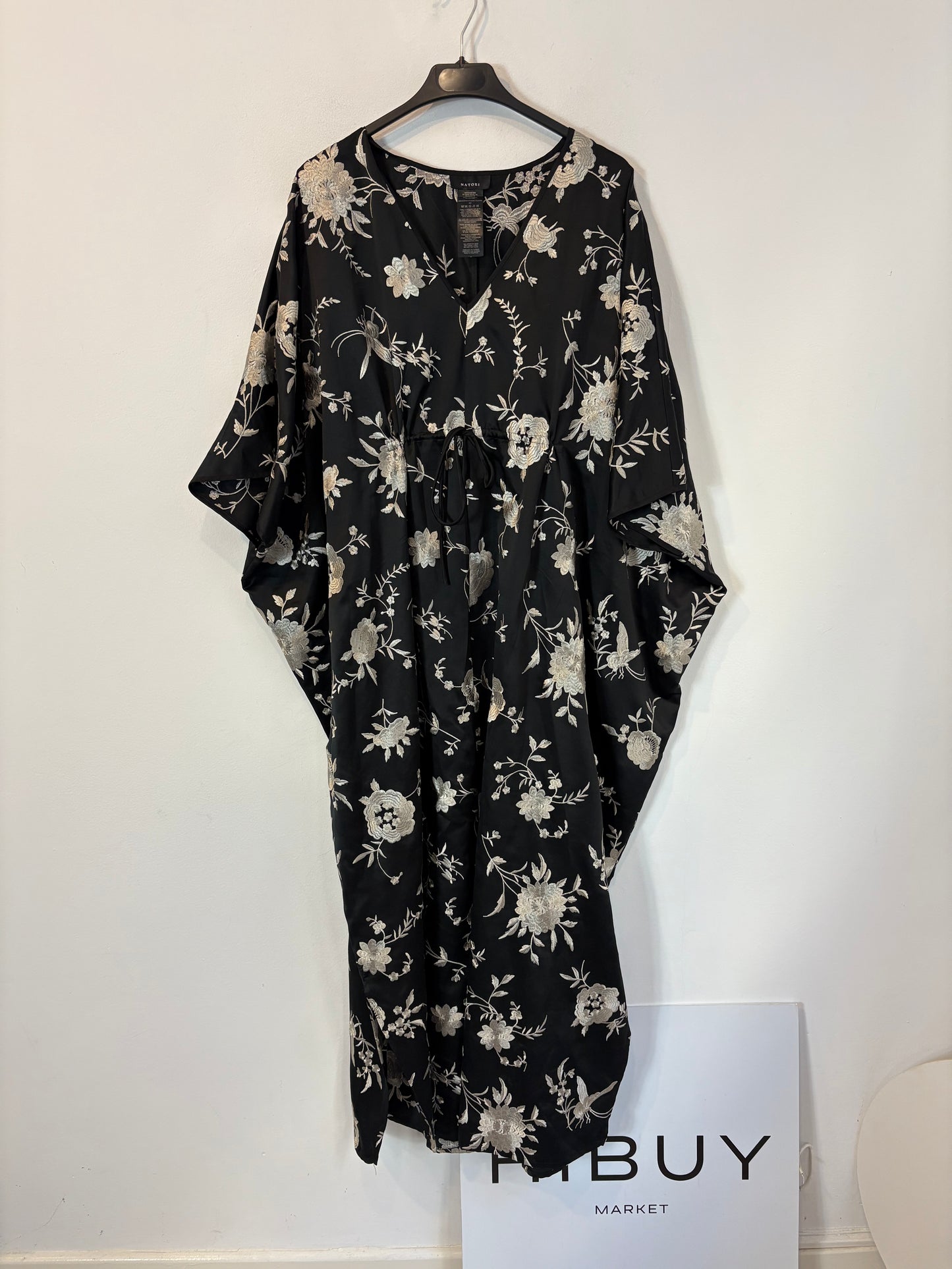 NATORI. Vestido largo bordados