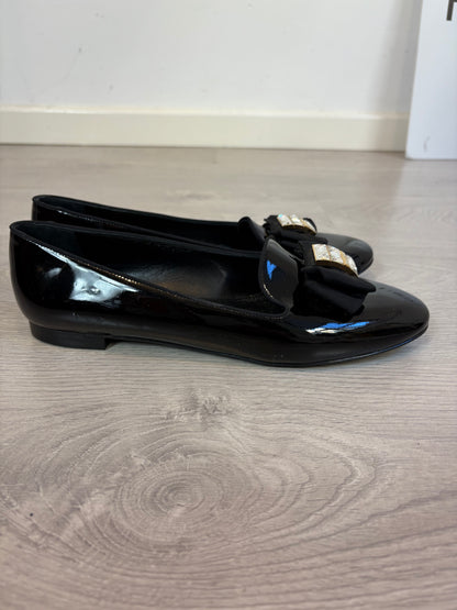 SALVATORE FERRAGAMO. Mocasines charol lazo