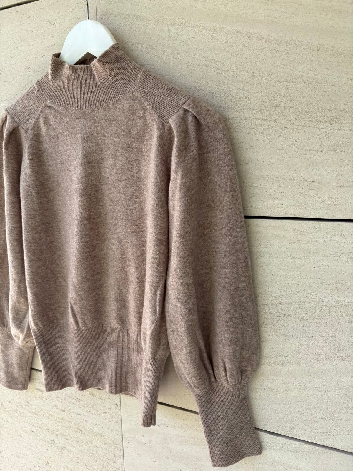 Jersey beige jaspeado detalle hombros