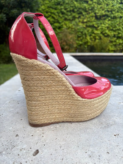 RED VALENTINO. Cuña esparto charol en rojo. T 38