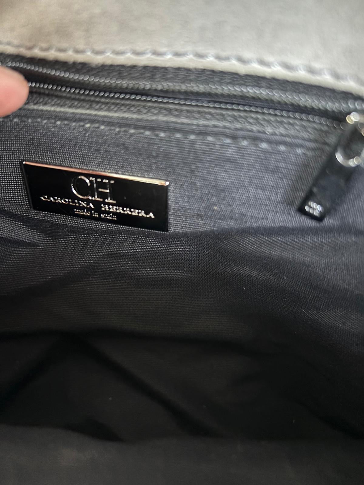 CAROLINA HERRERA. Bolso de hombro negro vintage
