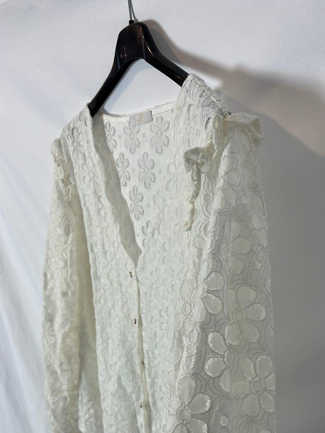 CARLOTA&amp;CO. White floral blouse TL