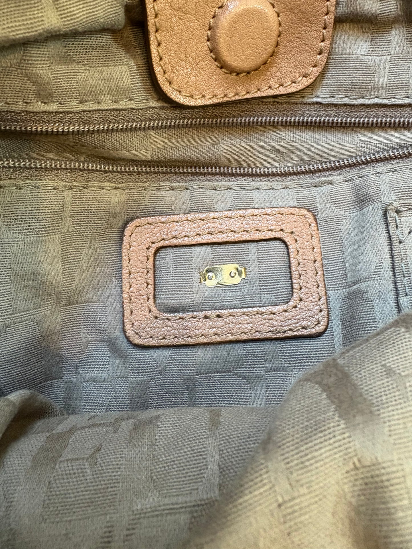 FURLA. Bolso de hombro piel trenzada