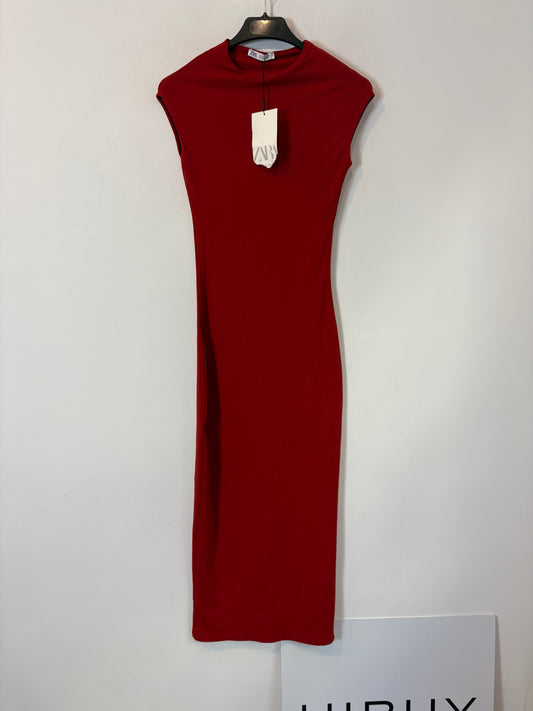 ZARA. Vestido largo entallado