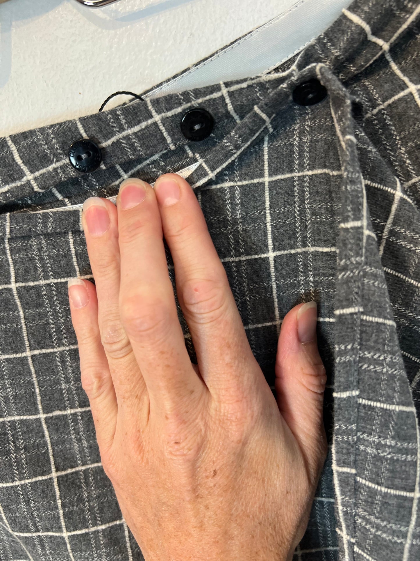 CLOTILDE SEMILLOSA. Falda midi gris cuadros T.m