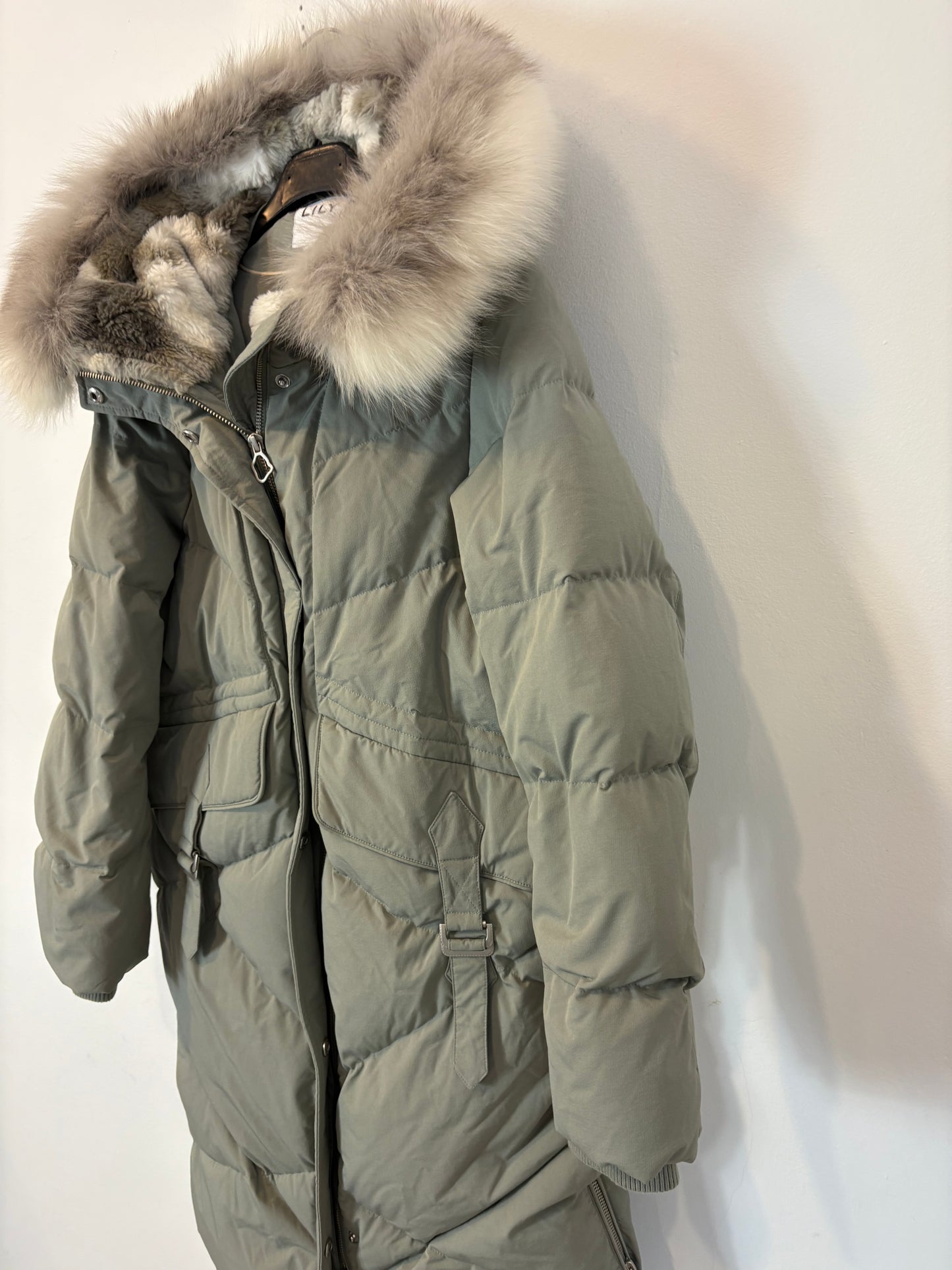 LILY. Plumas largo capucha pelo