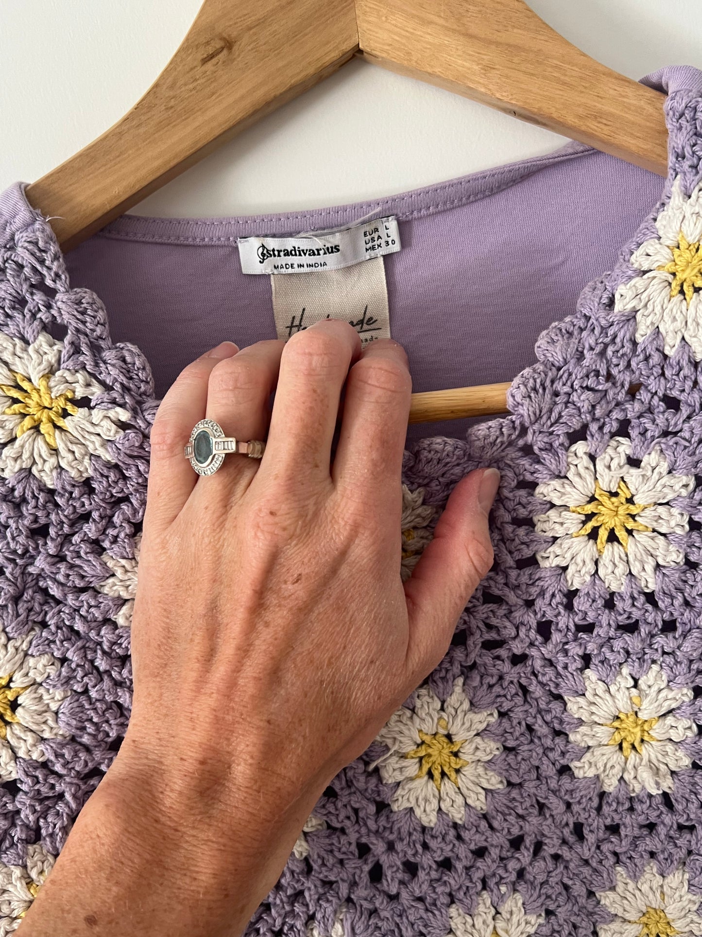 STRADIVARIUS. Top malva croché