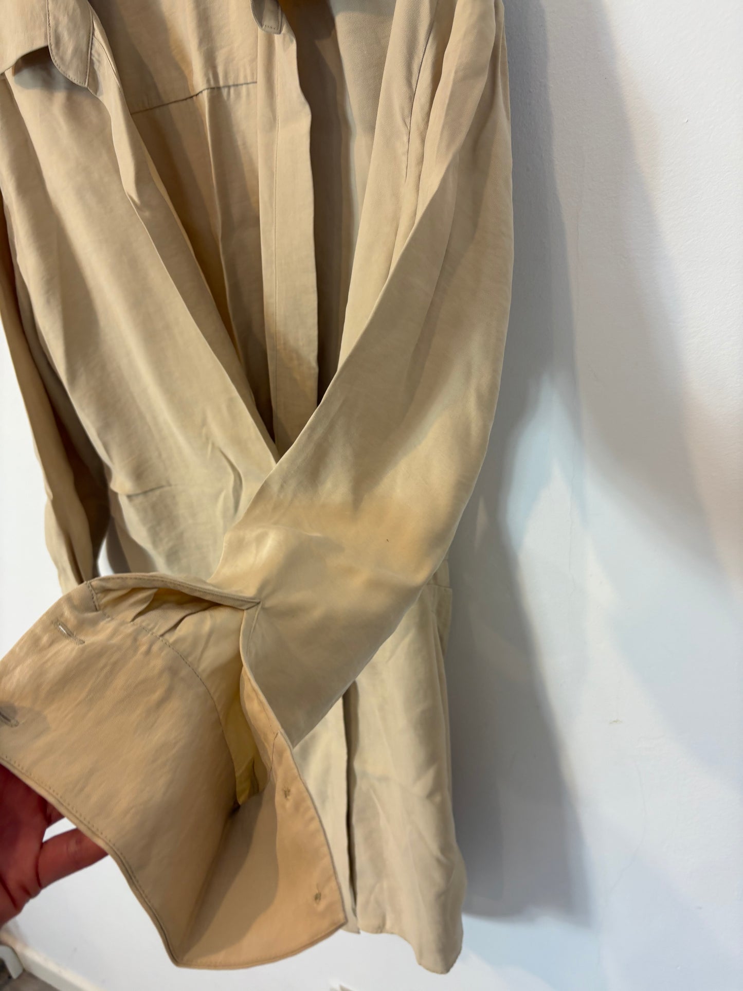 &OTHER STORIES. Vestido beige cruzado